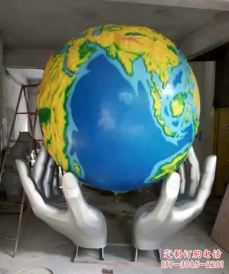 金华不锈钢手托地球雕塑精美的艺术作品