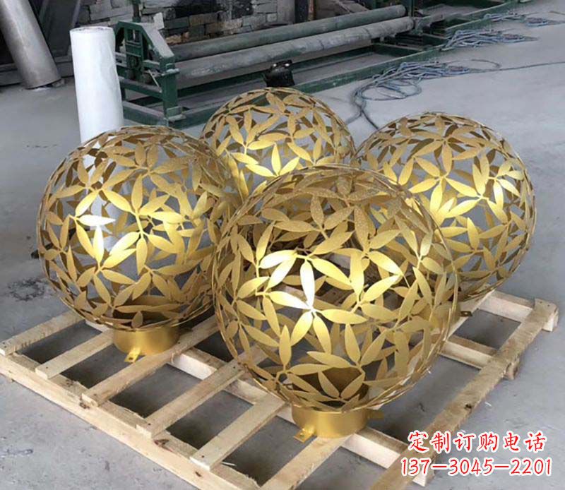 金华不锈钢树叶镂空球的美妙景观
