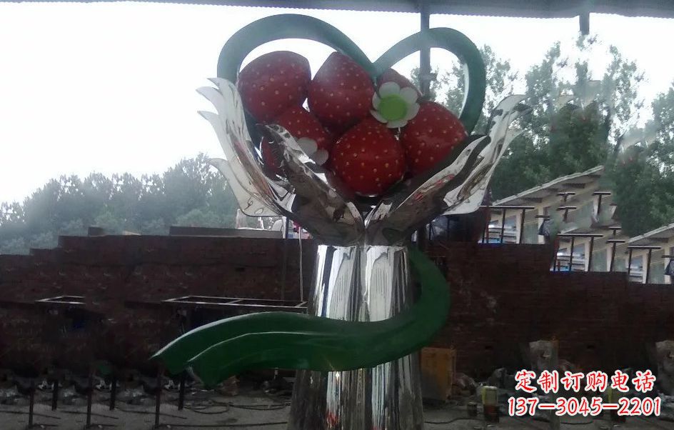 金华不锈钢水果草莓雕塑