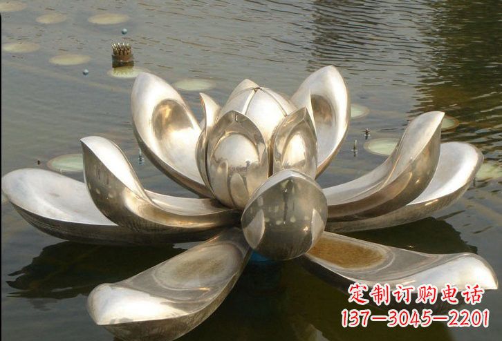 金华不锈钢水面上的莲花雕塑