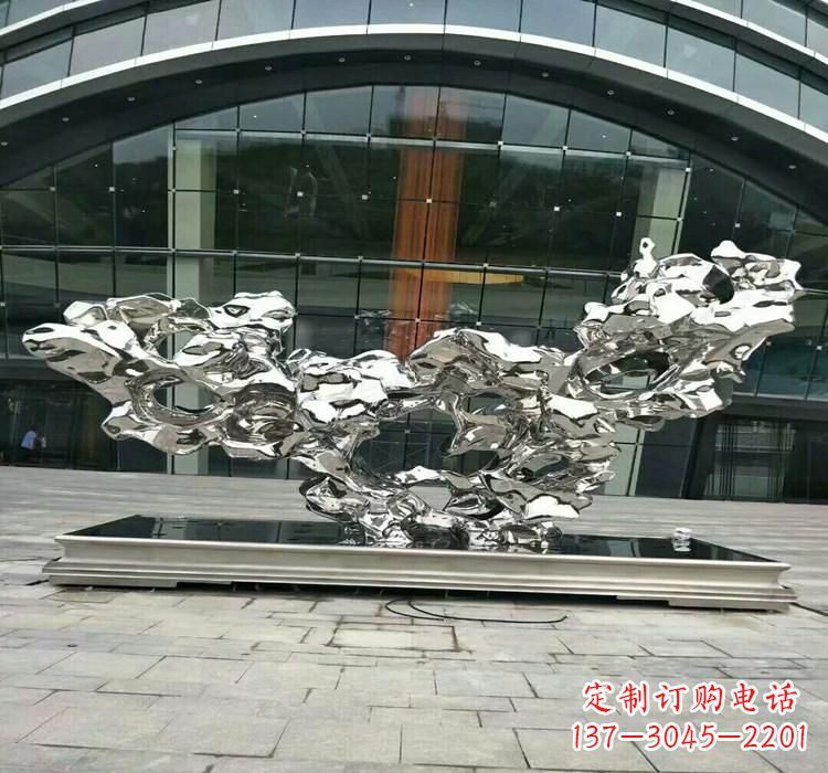 金华灵动的太湖石雕塑