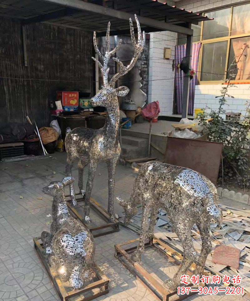 金华不锈钢庭院里的梅花鹿雕塑