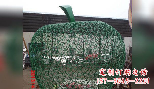 金华不锈钢网制作的苹果雕塑——精致且耐久