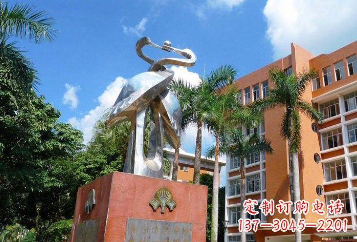 金华不锈钢仙鹤雕塑美丽而神秘