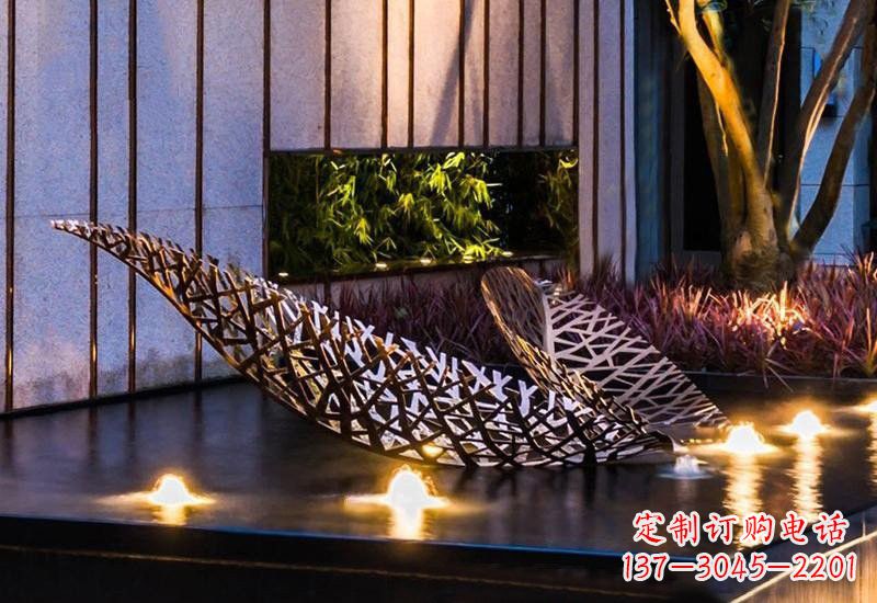 金华不锈钢小区镂空树叶雕塑给小区添彩