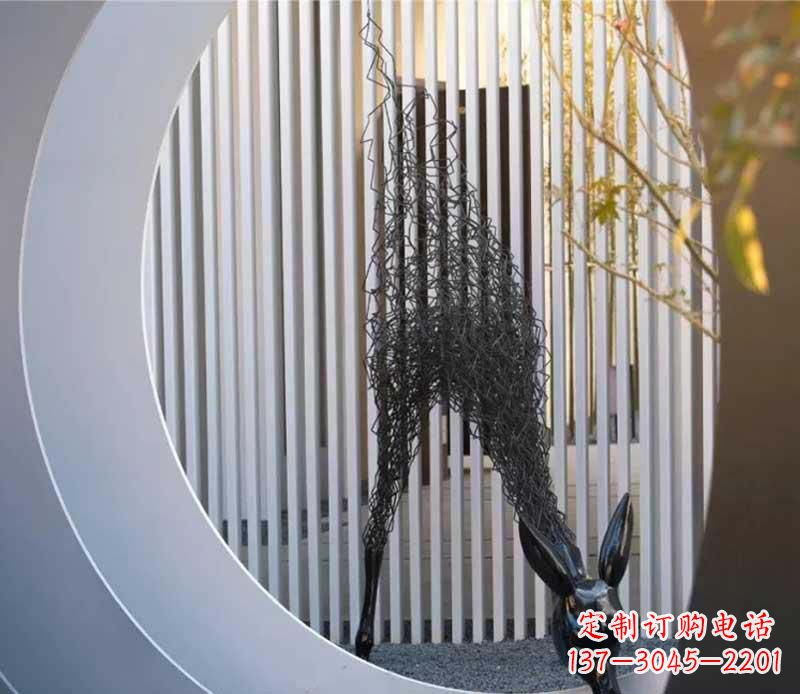 金华不锈钢小区的长颈鹿雕塑
