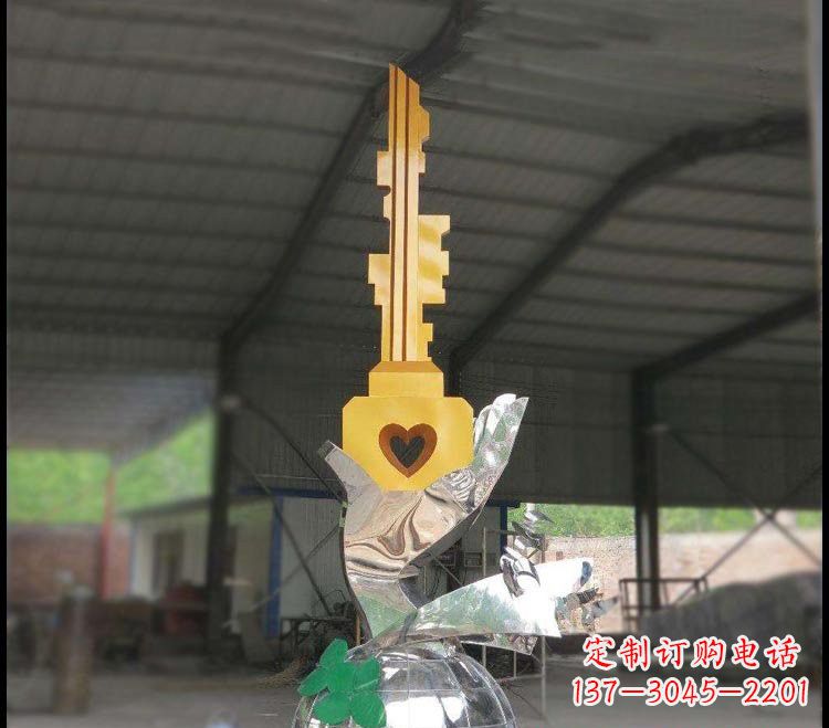 金华不锈钢校园手提钥匙雕塑