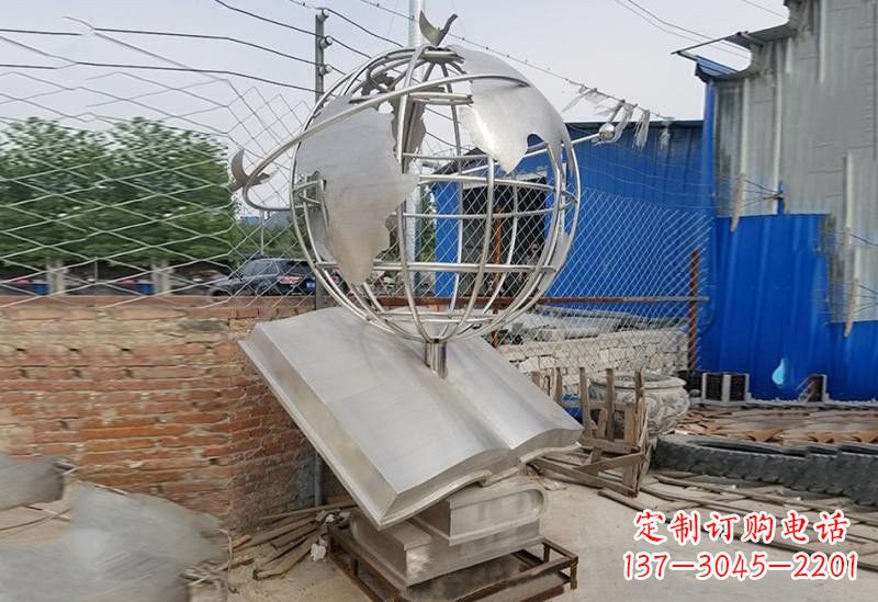 金华不锈钢校园里的地球雕塑