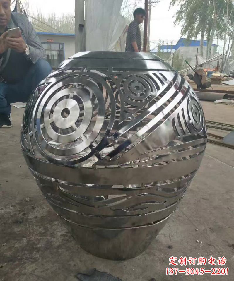 金华不锈钢艺术水缸景观雕塑美丽之美
