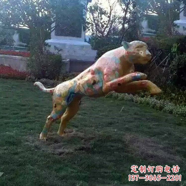 金华豹子玻璃钢雕塑——精美动物摆件
