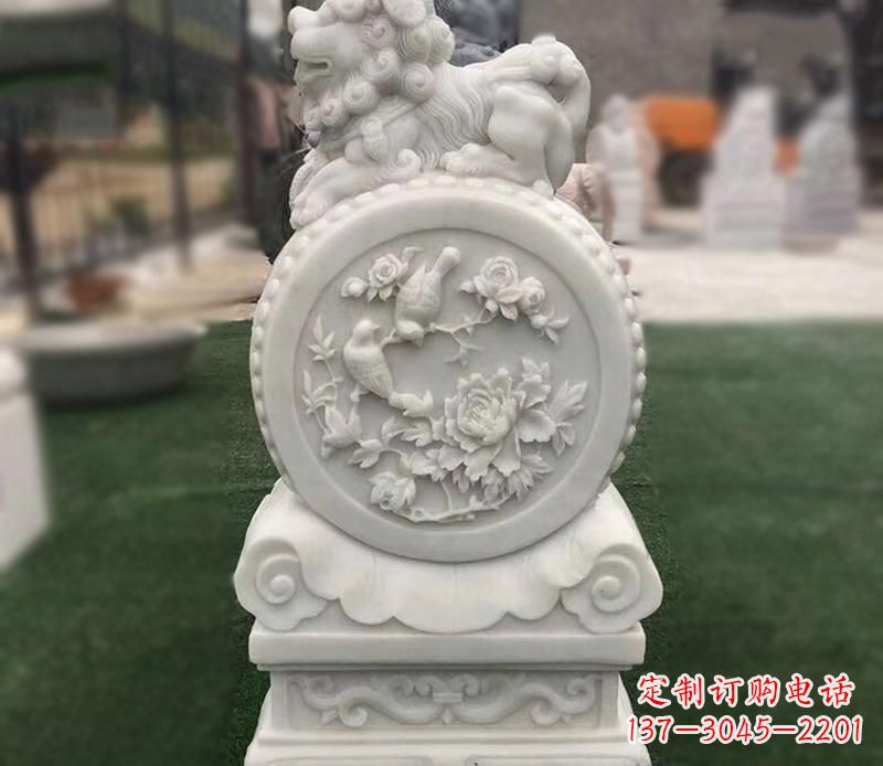 金华草白玉麒麟浮雕门墩