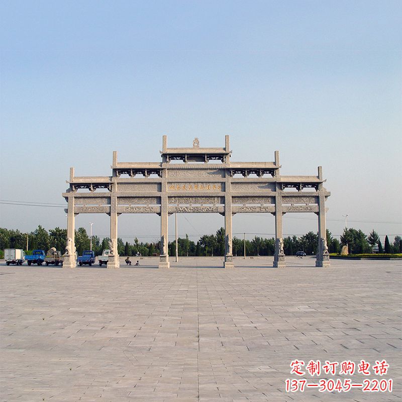 金华精美石雕牌坊点缀城市广场