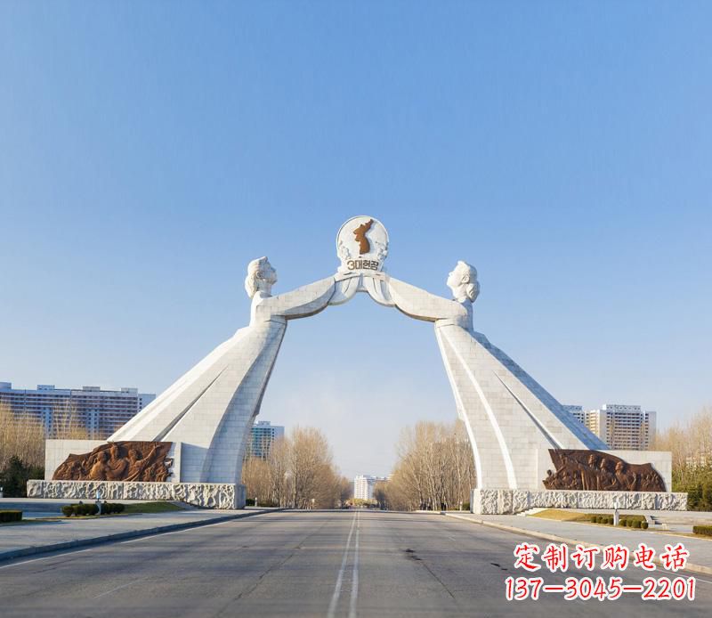 金华城市街道的拱门雕塑——让城市更加精彩