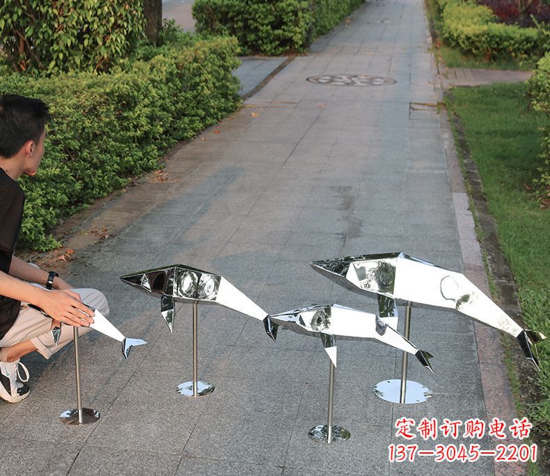 金华抽象不锈钢海豚雕塑