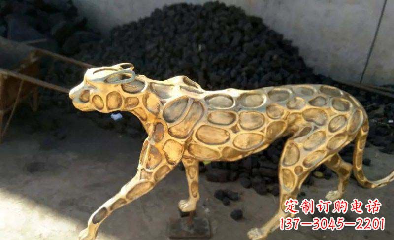 金华雄健的豹雕塑