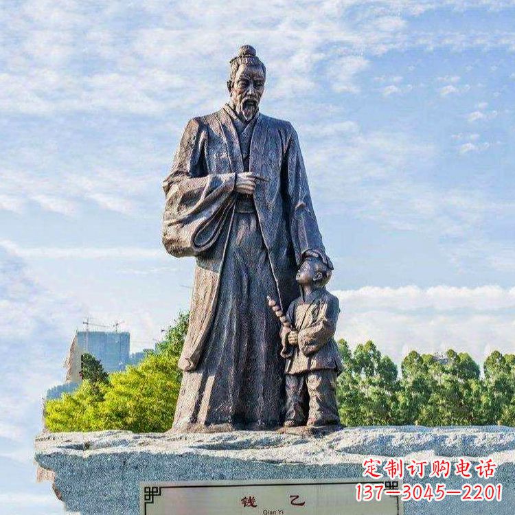 金华纯铜钱乙雕像传承历史的象征