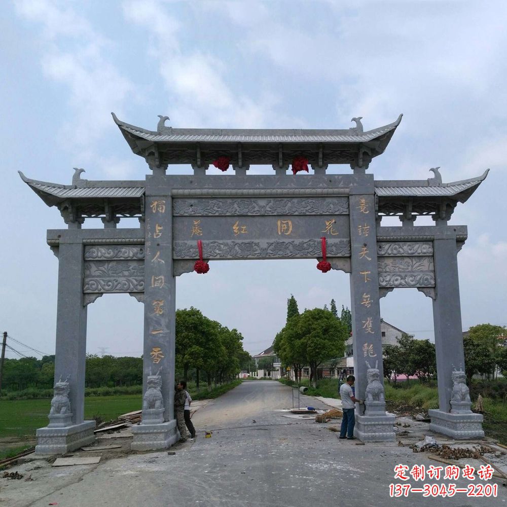 金华青石三门牌坊雕塑传承中国古典文化