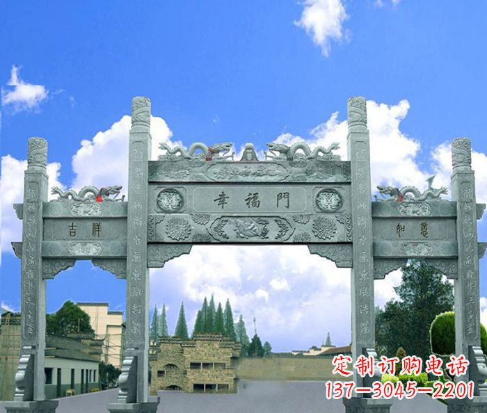 金华村庄三门牌坊的雕塑之美