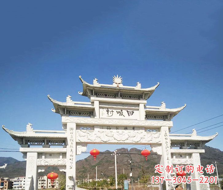 金华村庄的牌坊雕塑