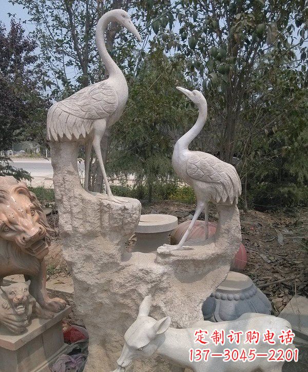 金华静谧优雅的丹顶鹤雕塑