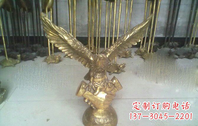 金华大展宏图老鹰铜雕展现雄鹰的威严和气势