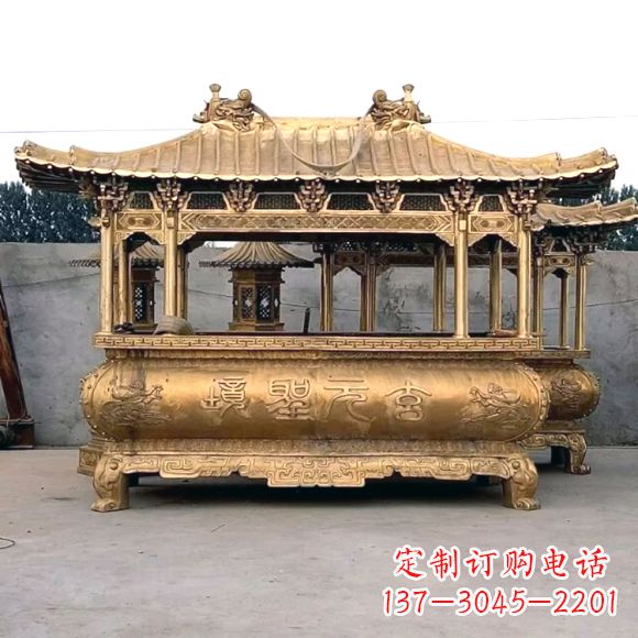 金华浮雕三足铜香炉