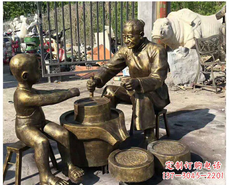 金华传承传统,细节丰富的把老人磨豆浆雕塑