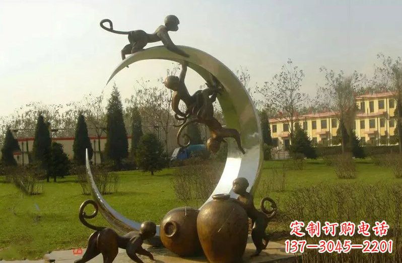 金华不锈钢猴子拉月亮雕塑