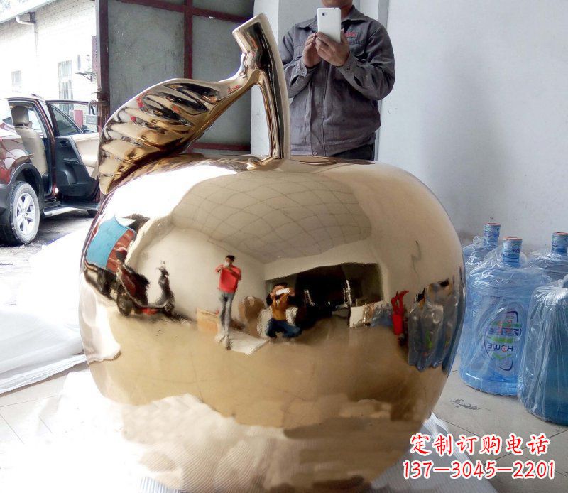 金华精美的不锈钢镜面苹果雕塑