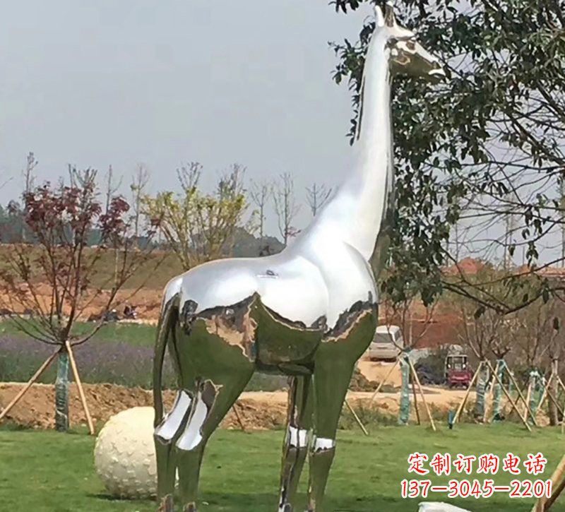 金华公园不锈钢长颈鹿雕塑