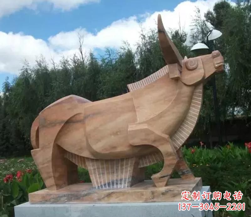 金华公园抽象动物牛石雕