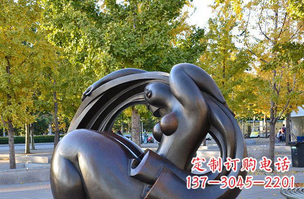 金华公园抽象女人人物铜雕