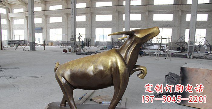金华公园抽象小牛动物铜雕