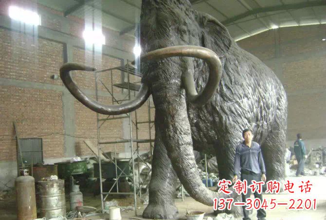 金华公园动物长毛象铜雕