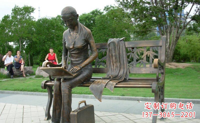 金华把童真雕刻在铜雕中——女孩雕塑