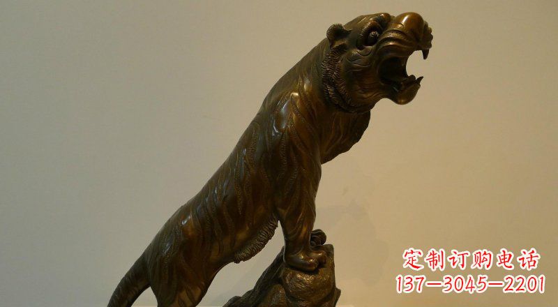 金华公园老虎上山动物铜雕