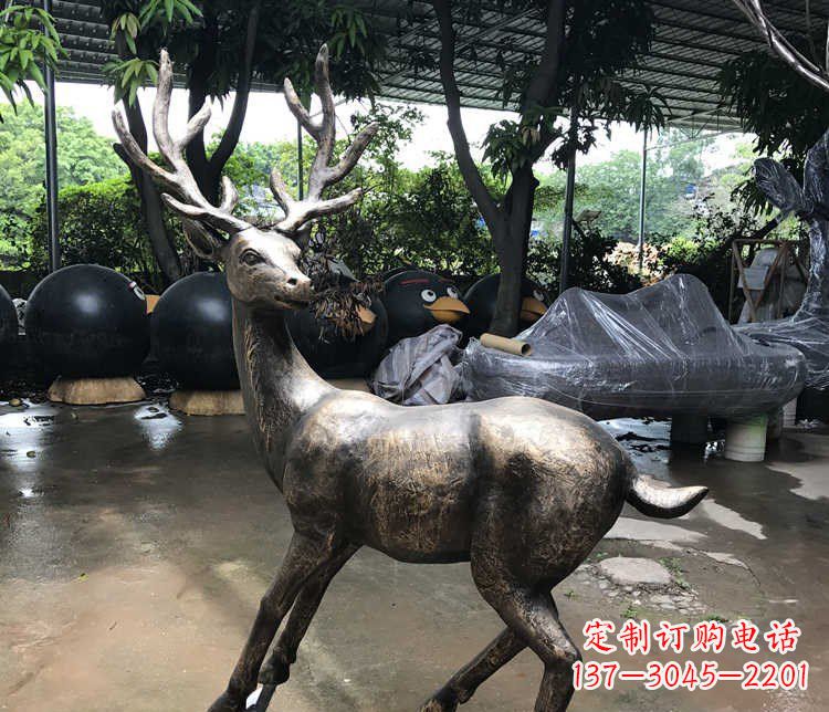 金华静谧的梅花鹿铜雕