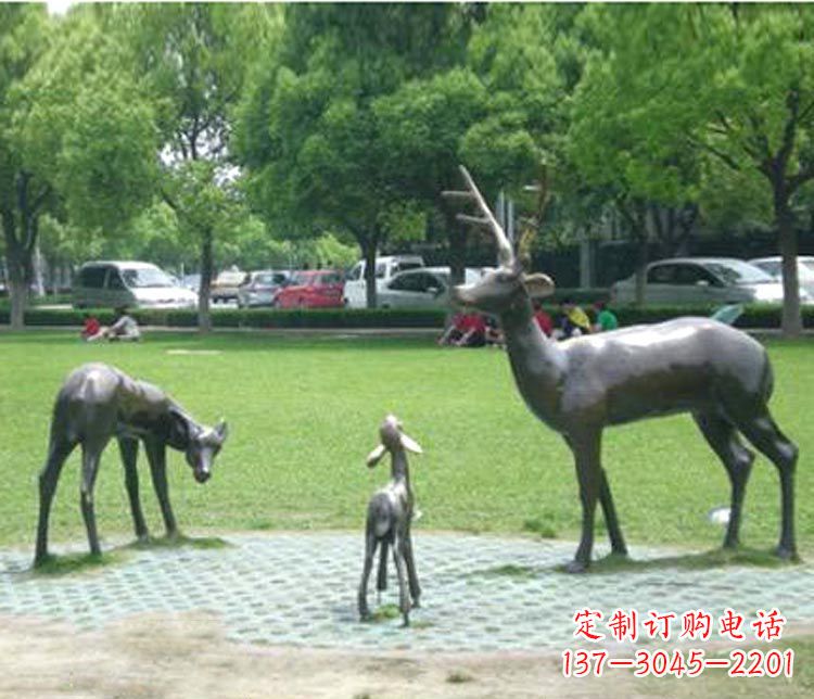 金华梦幻般的雕塑——梅花鹿一家三口铜雕