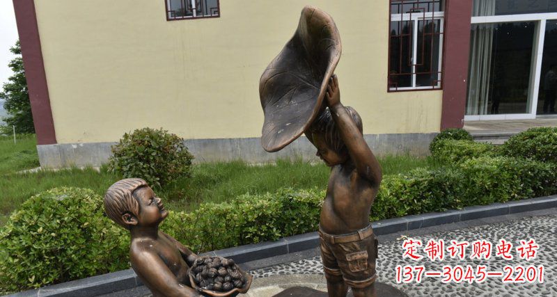 金华精美铜雕帽子装核桃的小男孩