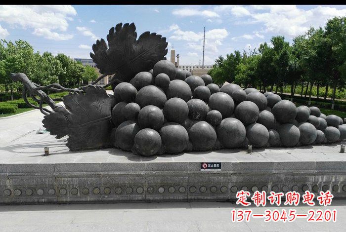 金华公园葡萄铜雕