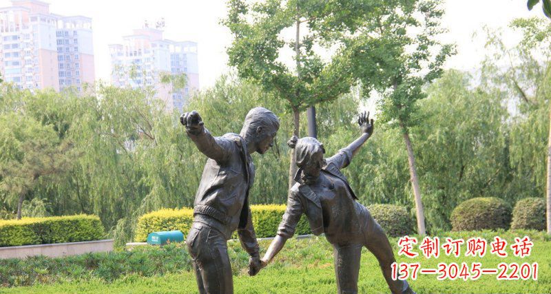 金华爱情铸就的浪漫情侣雕塑