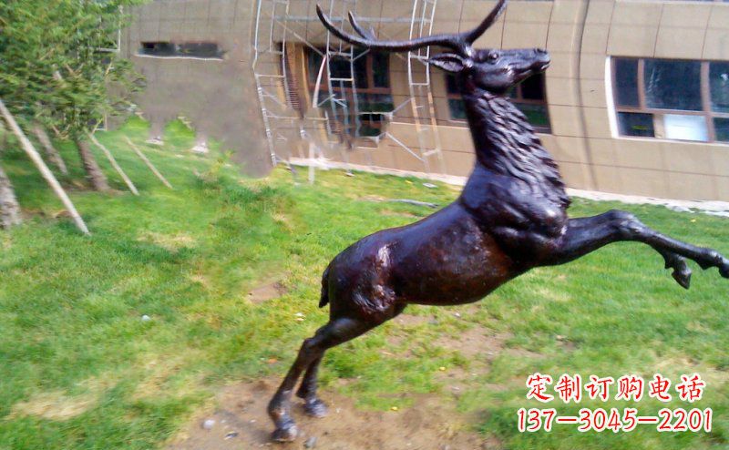 金华跳跃的鹿动物铜雕