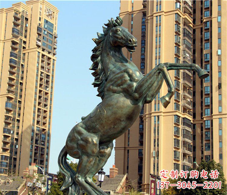 金华公园小区立马动物铜雕