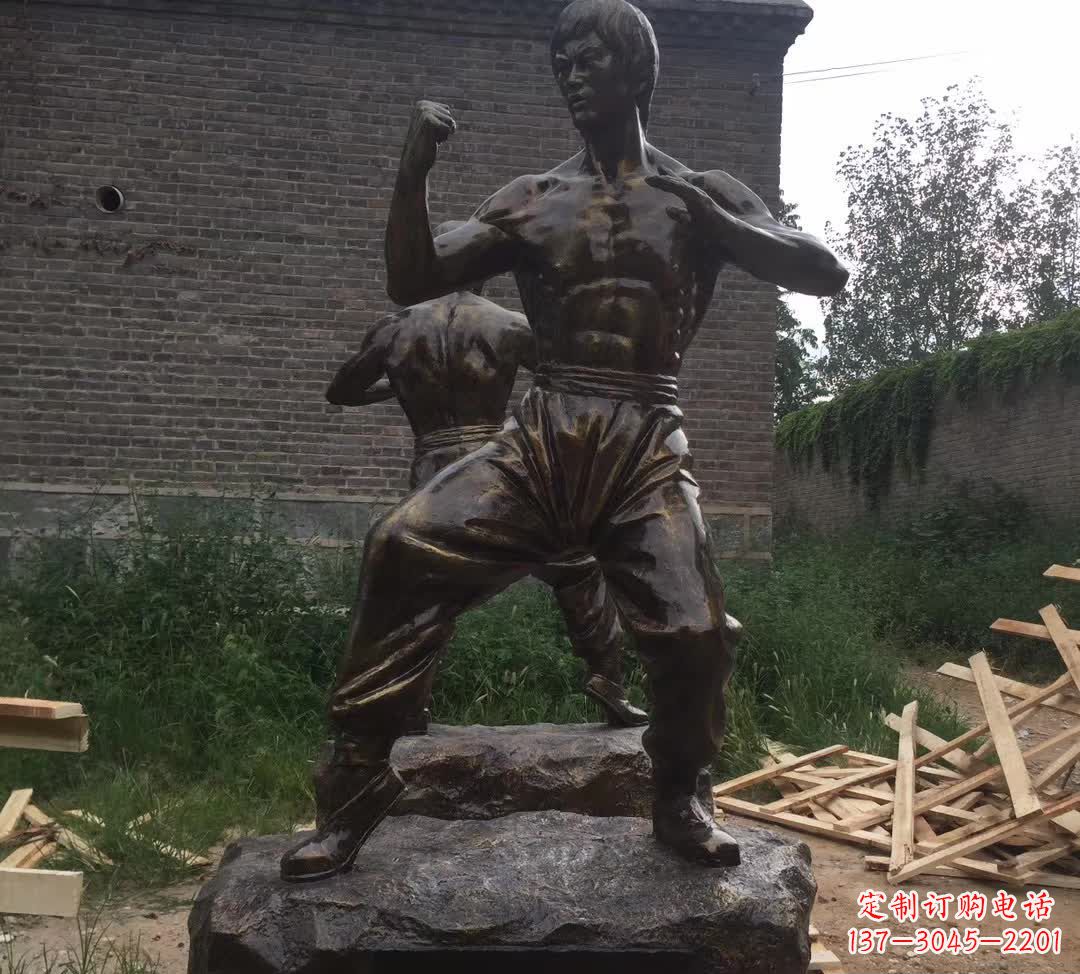 金华令人叹为观止的李小龙铜雕