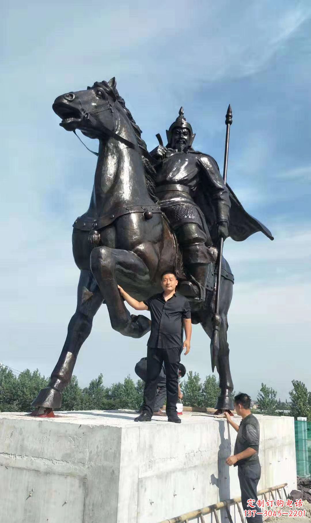 金华以古代骑马将军为灵感的铜雕