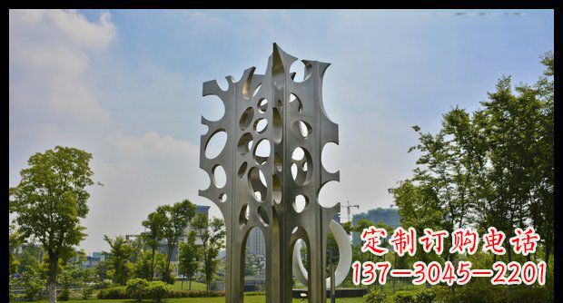 金华定制化大型不锈钢松树雕塑