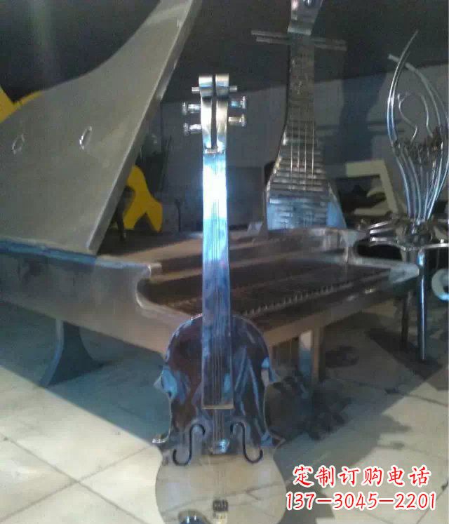 金华中领雕塑:优雅音乐之旅,为您带来不锈钢吉他景观雕塑!