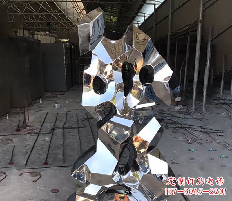 金华别具匠心的太湖石雕塑