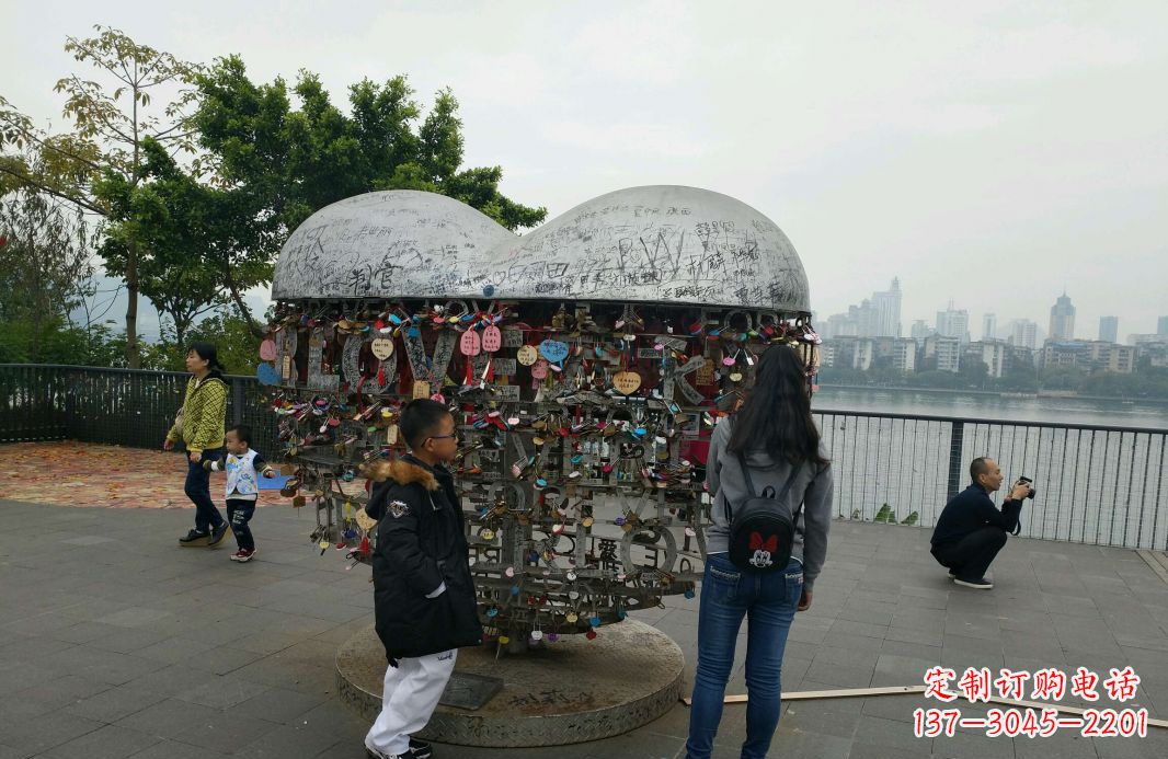 金华不锈钢英文字母镂空景观雕塑