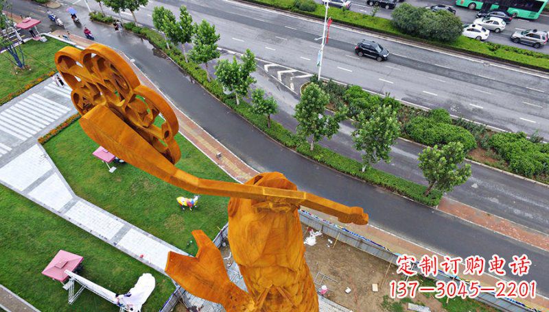 金华广场叼着钥匙的鱼景观铜雕